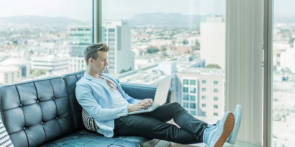 فیلم چی ببینیم؟ آهنگ چی گوش بدیم؟ لباس چی بپوشیم؟